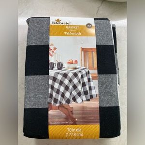 Town & Country Linen Tablecloth Harvest Black and White Plaid 70 Round